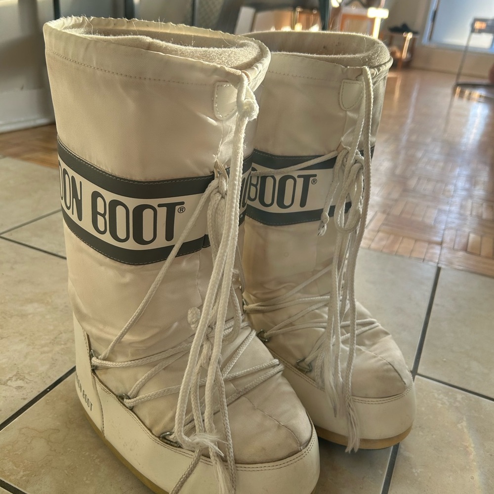 Moon Boots white